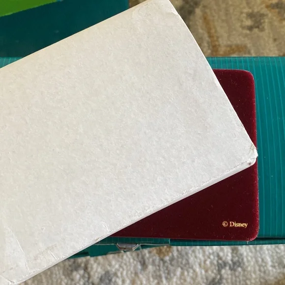 Walt Disney Classics Collection Beauty And The Beast 3 Pin Set W/ Case - Picture 5 of 5